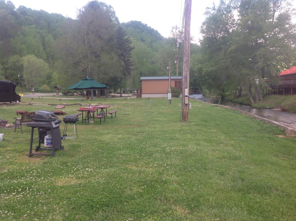 Qualla Cabins And Motel Cherokee Near Casino Whittier Exterior foto